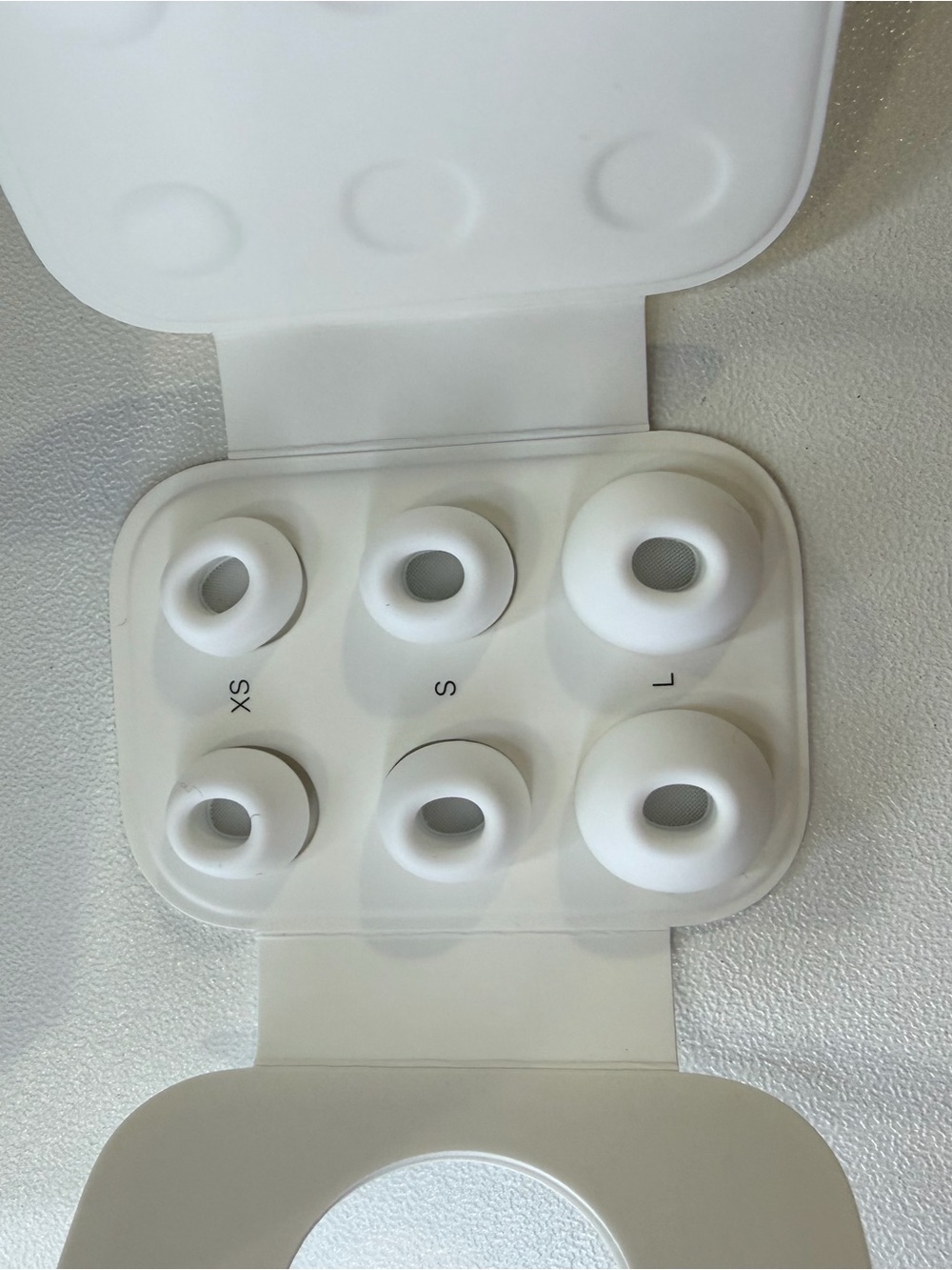 Apple Airpods Pro 2nd Generation MagSafe + Box and accessories - Picture 13 of 15